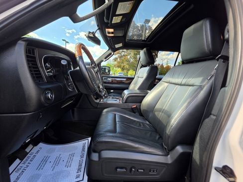 Used 2016 Lincoln Navigator Select RWD image 16