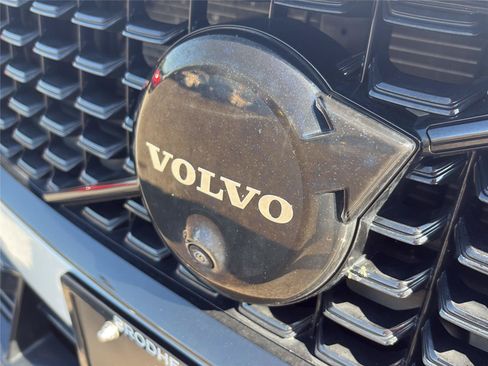 Used 2023 Volvo S60 B5 Plus AWD/4WD image 40