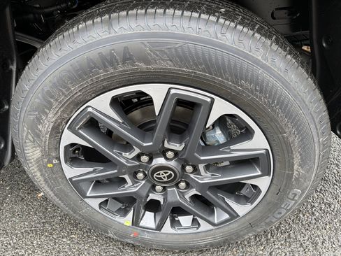 New 2026 Toyota Tundra Limited AWD/4WD image 7