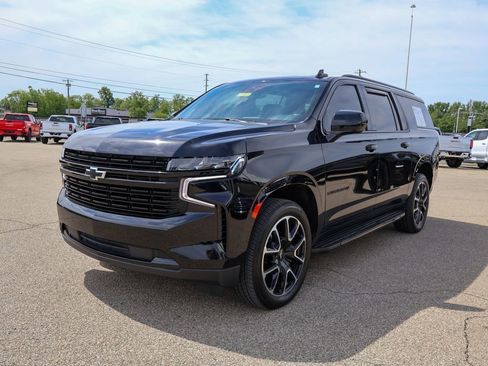 Used 2023 Chevrolet Suburban RST AWD/4WD image 28