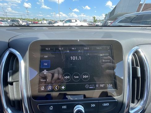 Used 2024 Chevrolet Equinox LT FWD image 14
