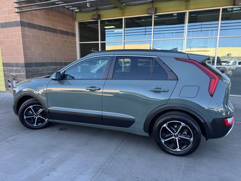 Used 2024 Kia Niro EX image 5