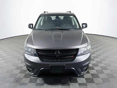 Used 2019 Dodge Journey SE w/ Blacktop Package FWD image 2