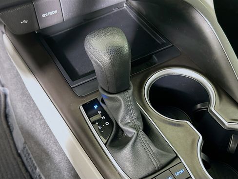 Used 2024 Toyota Camry LE w/ Convenience Package image 21