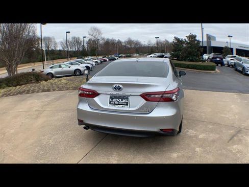 Used 2022 Toyota Camry XLE w/ Navigation Upgrade Package image 7