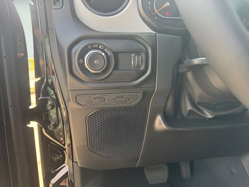 Used 2025 Jeep Wrangler Unlimited Sport AWD/4WD image 19