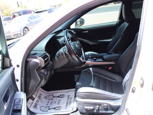 Used 2016 Lexus IS 200t w/ F Sport Package RWD image 10