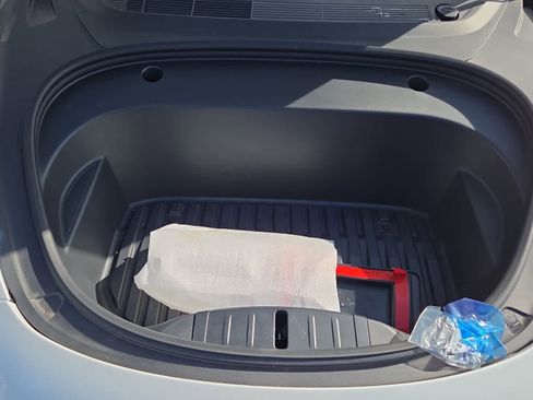 Used 2023 Tesla Model 3 Standard Range image 23