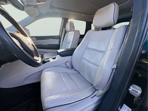 Used 2017 Jeep Grand Cherokee Summit AWD/4WD image 10