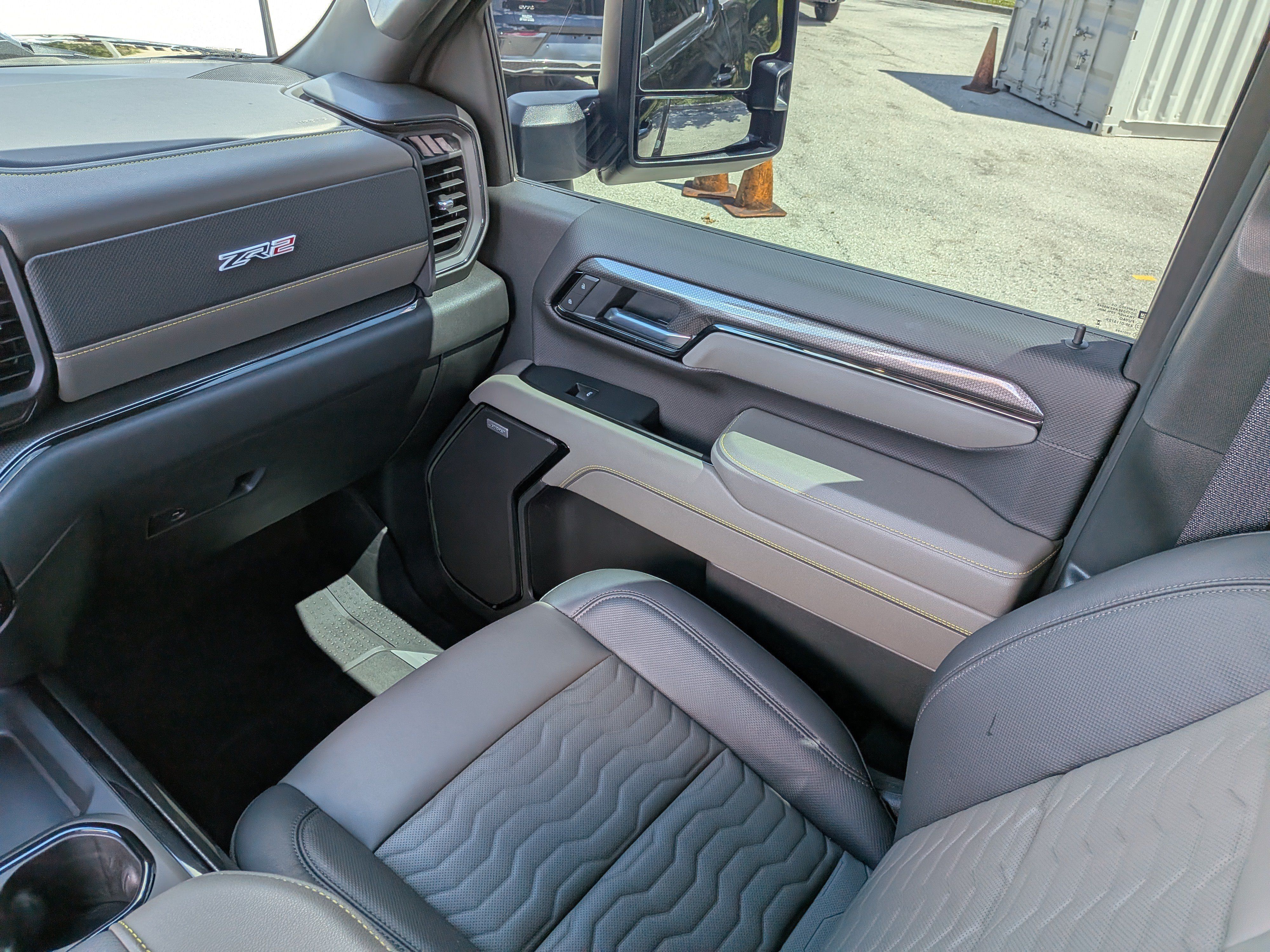 Used 2025 Chevrolet Silverado 2500 ZR2 w/ Technology Package AWD/4WD image 18