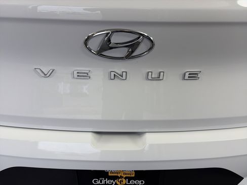 Used 2025 Hyundai Venue Limited image 15