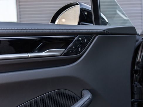 Certified 2025 Porsche Macan 4 Electric image 18