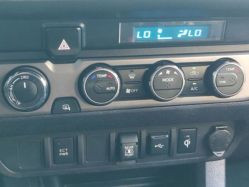 Used 2022 Toyota Tacoma TRD Off-Road image 16