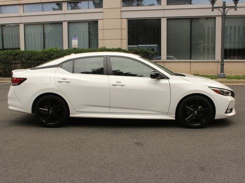 Used 2023 Nissan Sentra SR w/ SR Premium Package FWD image 6