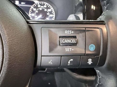 Used 2025 Nissan Pathfinder SL AWD/4WD image 22