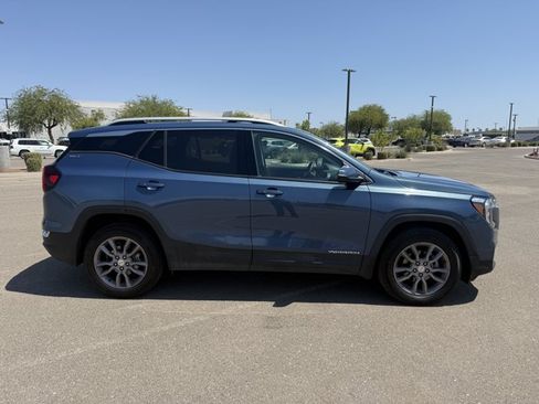 Used 2024 GMC Terrain SLT AWD/4WD image 4