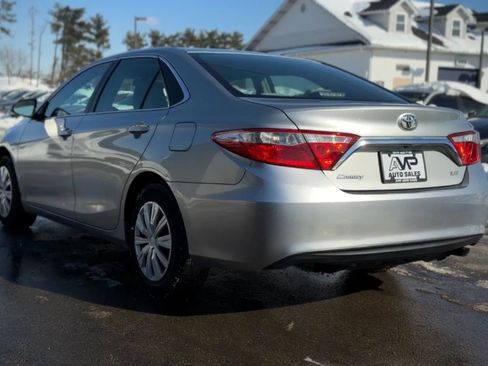 Used 2017 Toyota Camry LE FWD image 5