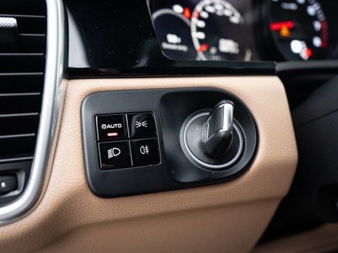 Used 2021 Porsche Cayenne Base image 26