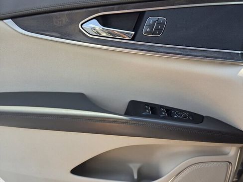 Used 2017 Lincoln MKX Reserve w/ Driver Assistance Package FWD image 28
