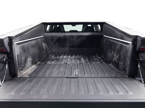 Used 2024 Tesla Cybertruck AWD Crew Cab image 21