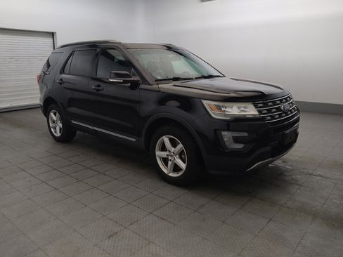 Used 2016 Ford Explorer XLT w/ Equipment Group 202A AWD/4WD image 11