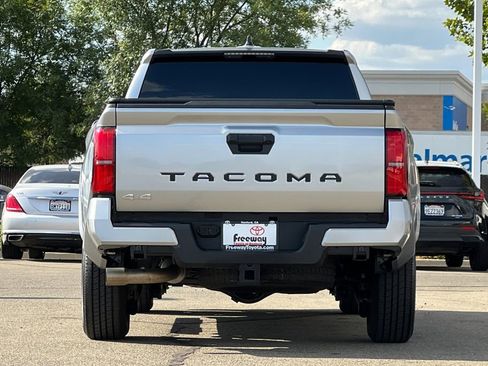 Certified 2025 Toyota Tacoma SR5 AWD/4WD image 6