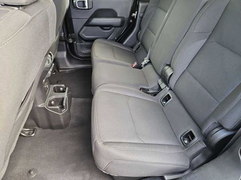 Used 2023 Jeep Gladiator Overland image 18