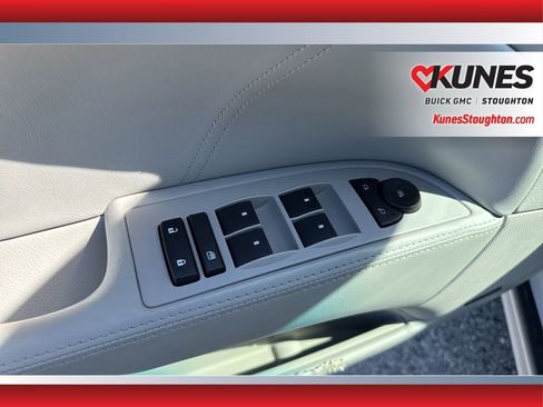 Used 2011 Buick Lucerne CXL image 20