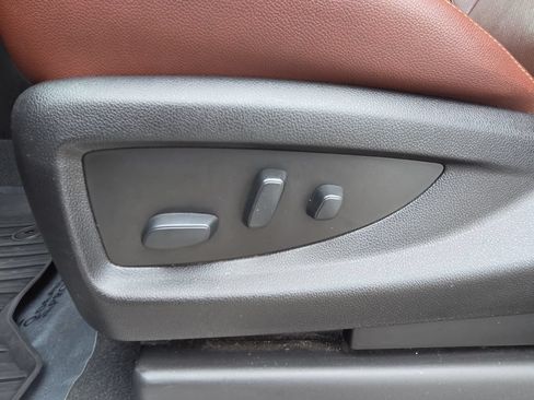 Used 2019 Chevrolet Suburban Premier w/ Premier Plus Edition RWD image 11