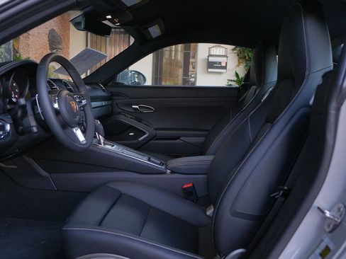 Used 2024 Porsche 718 Cayman image 12