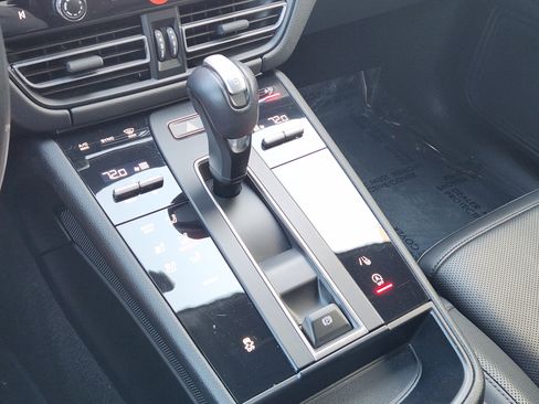 Used 2024 Porsche Macan image 20