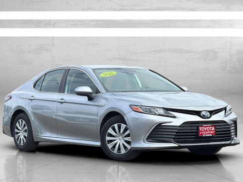 Used 2021 Toyota Camry LE image 2