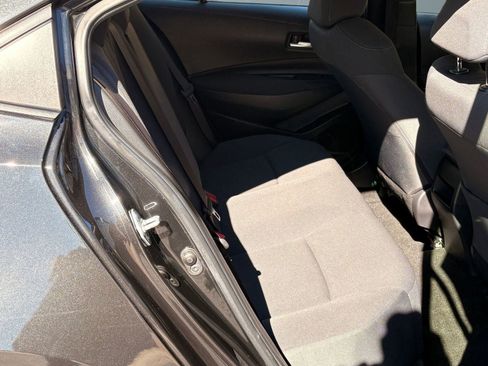 Used 2020 Toyota Corolla LE image 23