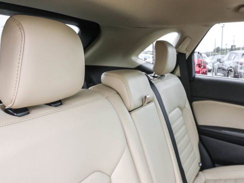 Used 2018 Ford Edge SEL w/ Equipment Group 201A AWD/4WD image 34