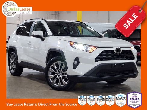 Used 2021 Toyota RAV4 XLE Premium image 1