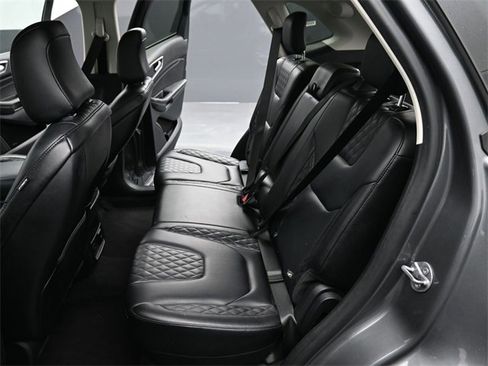 Used 2024 Ford Edge Titanium image 12