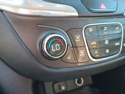 Used 2018 Chevrolet Equinox LT image 20