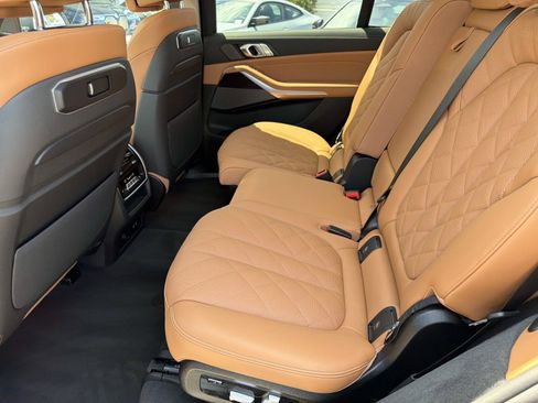 Used 2026 BMW X7 xDrive40i w/ Premium Package AWD/4WD image 11
