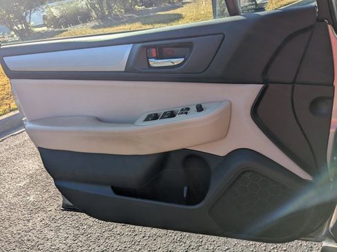 Used 2017 Subaru Outback 2.5i Premium image 19