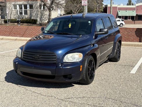 Used 2010 Chevrolet HHR LS image 3