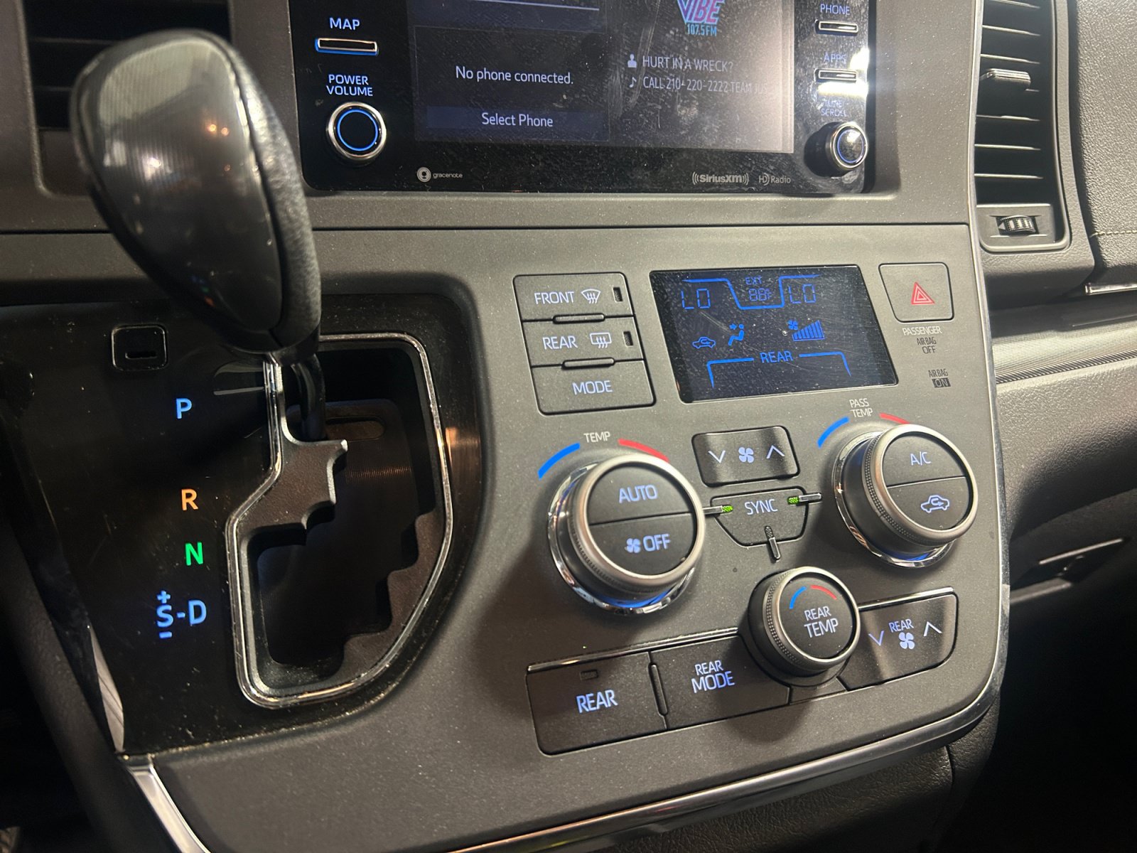 Used 2019 Toyota Sienna SE FWD image 17