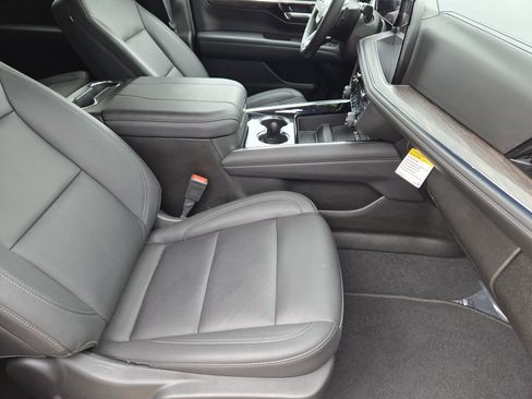 Used 2025 Chevrolet Tahoe Z71 AWD/4WD image 9