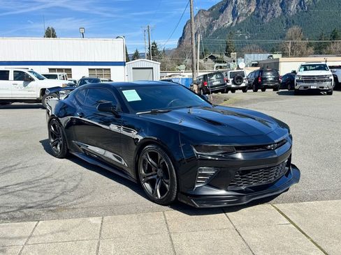 Used 2018 Chevrolet Camaro SS RWD image 4