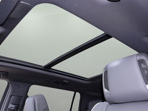 Certified 2024 Cadillac Escalade ESV Premium Luxury image 23