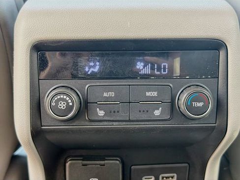 Used 2022 GMC Acadia SLT w/ Technology Package FWD image 20