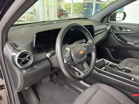 Used 2025 Chevrolet Equinox LT FWD image 6