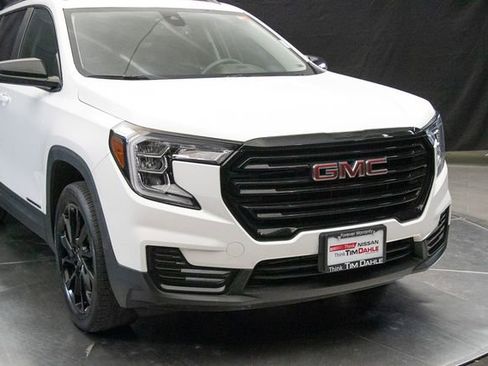 Used 2024 GMC Terrain SLE w/ Elevation Edition AWD/4WD image 4