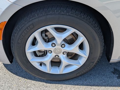 Used 2018 Chrysler Pacifica Touring-L Plus w/ Tire & Wheel Group FWD image 26