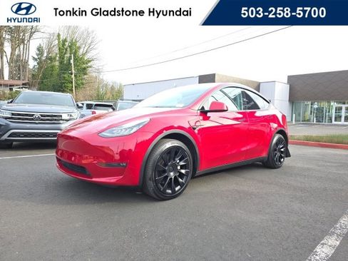 Used 2022 Tesla Model Y Long Range image 3