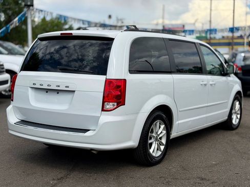 Used 2016 Dodge Grand Caravan SXT FWD image 2
